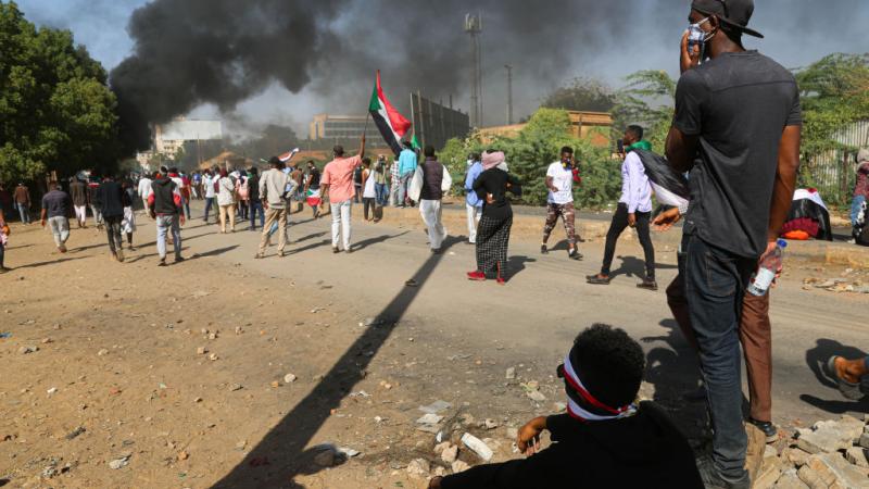 لا تزال الاحتجاجات المطالبة بحكم مدني قائمة في السودان (غيتي)