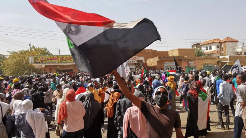  يشهد السودان احتجاجات ردًا على إجراءات استثنائية اتخذها البرهان