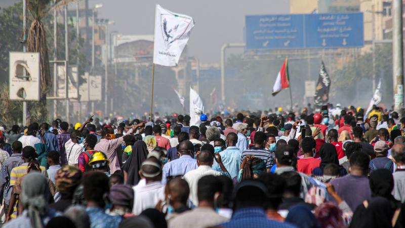 حذرت السفارة الأميركية في الخرطوم رعاياها عشية تظاهرات مرتقبة (غيتي)