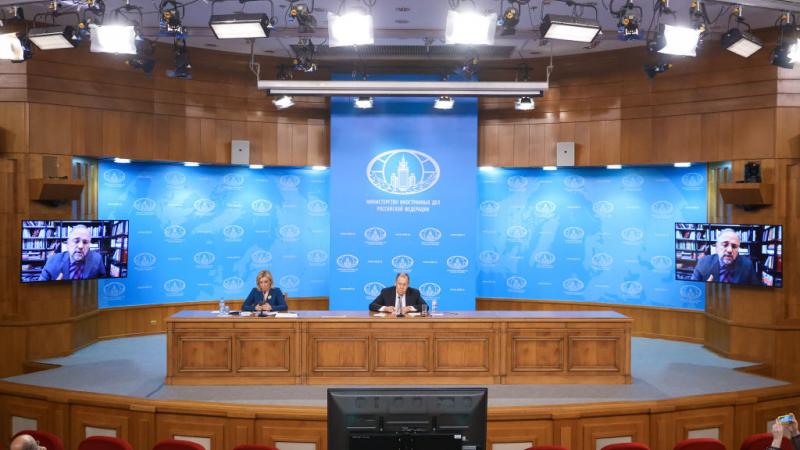 وزير الخارجية الروسي سيرغي لافروف مترئسًا المؤتمر الصحافي السنوي