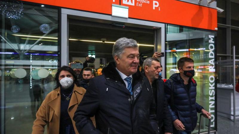 بوروشنكو يغادر وارسو إلى أوكرانيا (غيتي)