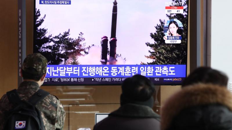 أطلقت كوريا الشمالية ما وصفه إعلامها الرسمي بأنه ثاني صاروخ أسرع من الصوت تصنعه البلاد (غيتي)