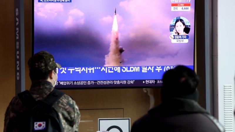 كوريا الجنوبية تستعرض مشاهد لتجربة كوريا الشمالية الصاروخية (غيتي)