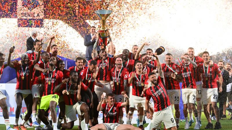 أحزر فريق ميلان بطولة الدوري الإيطالي بعد غياب 11 عامًا - تويتر