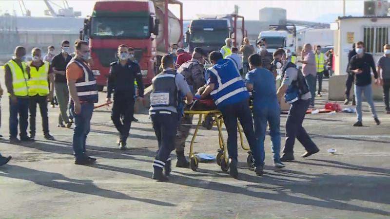 قام الدفاع المدني بنقل عدد من الإصابات للمستشفى وجميعهم قيد العلاج (تويتر)