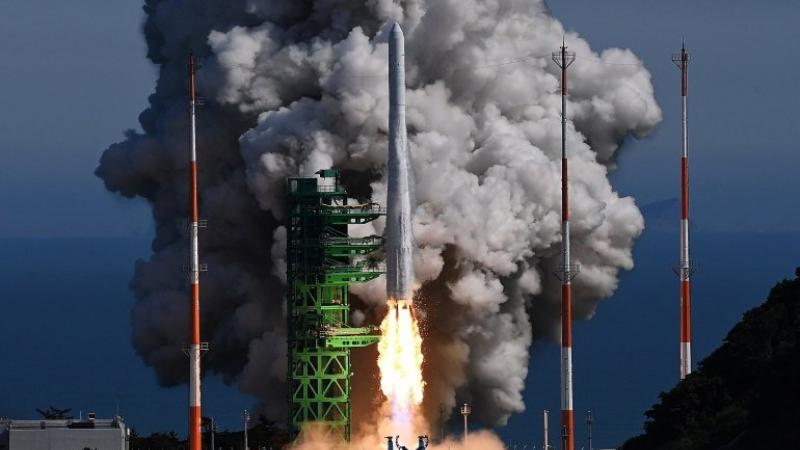انطلق "الصاروخ الكوري لإطلاق الأقمار الاصطناعية 2" ويُسمّى بشكل غير رسمي "نوري"، من موقع غوهونغ