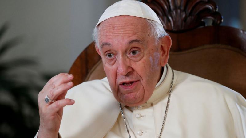 البابا فرنسيس يؤكد عدم نيته التنحي عن رأس الكنيسة الكاثوليكية - رويترز