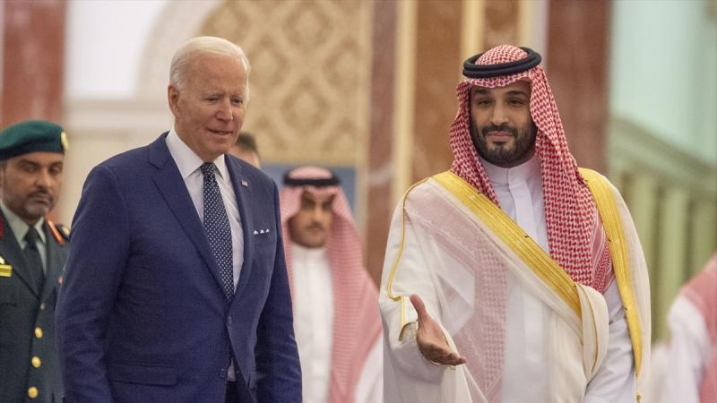 من المقرّر أن يناقش الرئيس الأميركي جو بايدن أسعار النفط المتقلبة خلال القمة الخليجية الأميركية 