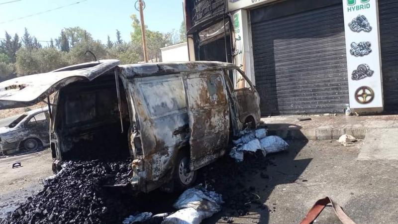 أظهرت صور من منطقة شفا بدران سيارات تم إحراقها وتحوّل بعضها إلى هياكل متفحمة - تويتر