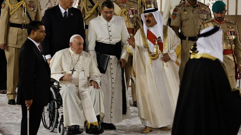 تستمر زيارة البابا فرنسيس للبحرين أربعة أيام - رويترز