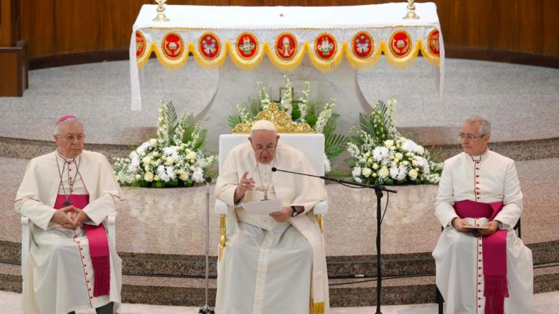 ألقى البابا فرنسيس كلمة في كنيسة القلب المقدس في المنامة- تويتر