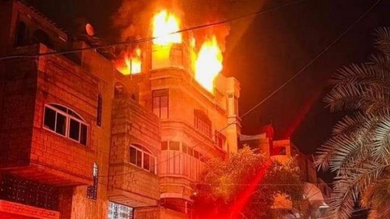 التهم الحريق أجزاء واسعة من المبنى السكني وتسبب بعدد من الوفيات والإصابات