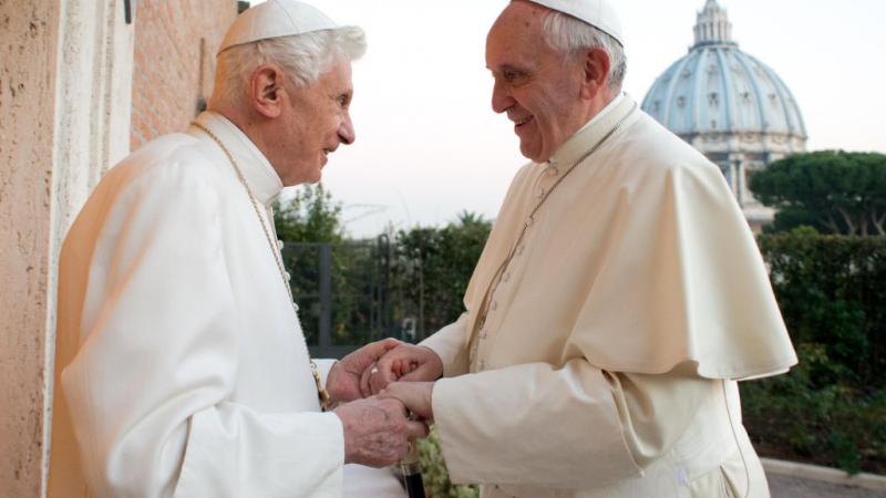 عاش البابا السابق بنديكتوس في دير في قلب حدائق الفاتيكان منذ استقالته- غيتي