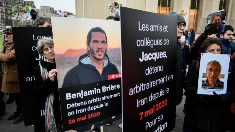 تدين فرنسا منذ أشهر ممارسة طهران لدبلوماسية الرهائن