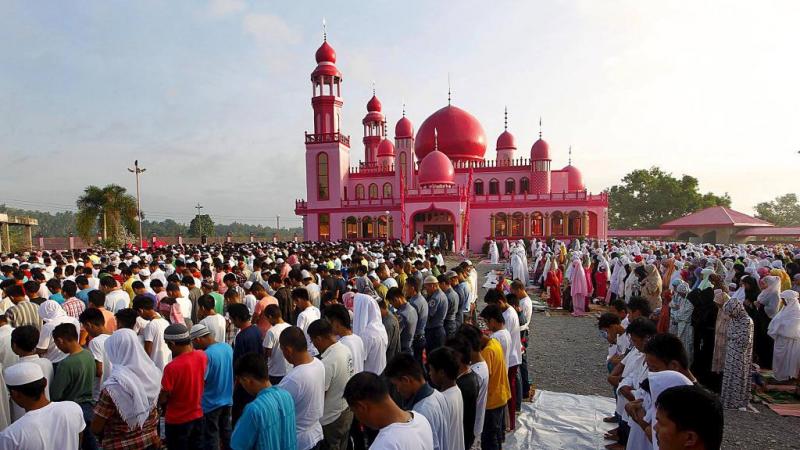 تم افتتاح المسجد الوردي في الفلبين في شهر رمضان من عام 2013 - تويتر