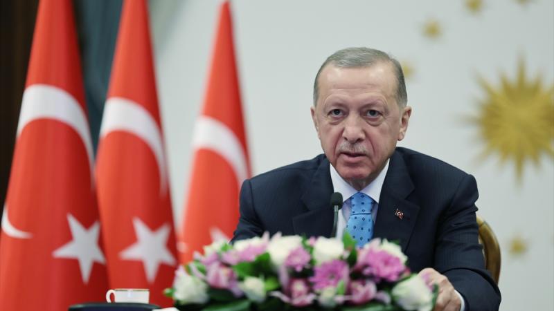 جلس اردوغان خلف مكتبه أثناء مراسم عبر الانترنت لتدشين محطة "أق قويو" للطاقة النووية 