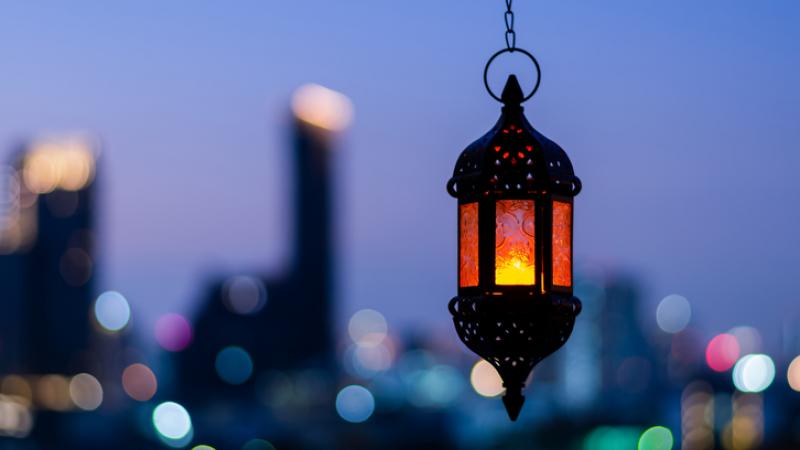 أعلنت المحكمة العليا السعودية أن الجمعة أول أيام عيد الفطر المبارك لهذا العام 1444 هجري