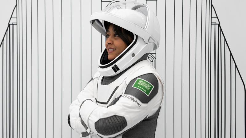 الرائدة ريانة برناوي ستكون أول أمرأة سعودية تتجه إلى الفضاء