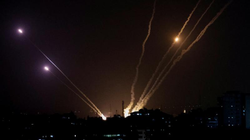 ناقش "للخبر بقية" خلفيات وقف إطلاق النار في قطاع غزة (الصورة: رويترز)