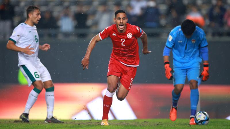 اللاعب التونسي محمود غربال محتفلا بالهدف الثاني الذي سجله أمام العراق