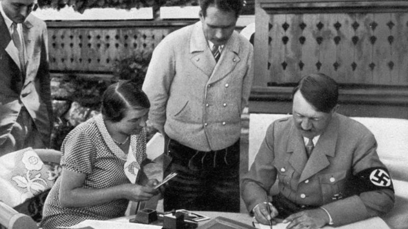عرض قلم أهدته إيفا براون لعشيقها أدولف هتلر في مزاد علني - غيتي