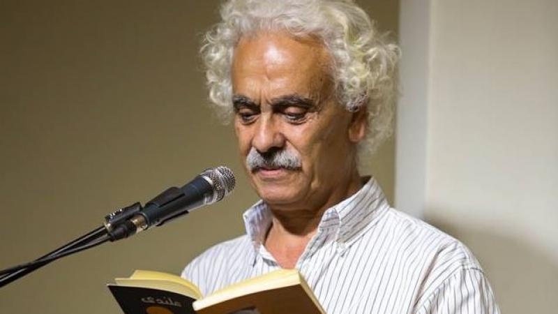 زكريا محمد شاعر وكاتب وباحث فلسطيني وُلد في الزاوية عام 1950- إكس