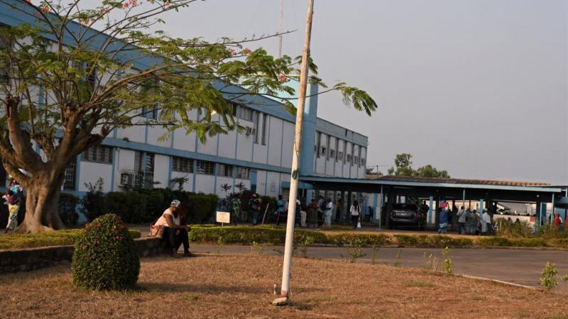 عجت المستشفى المركزي في بواكيه بالمصابين جراء المرض الغامض