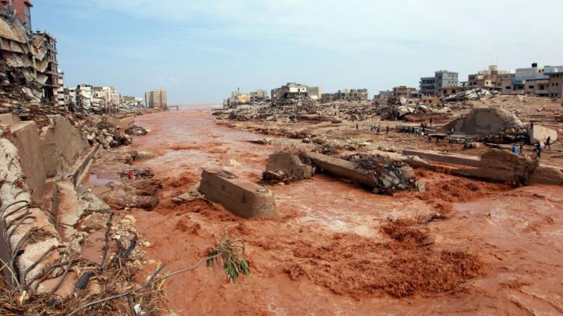 طمرت السيول أبنية بعدة أدوار في مدينة درنة