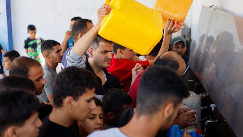 حذرت وزارة الداخلية في غزة من أزمة صحية خطيرة تهدد حياة الفلسطينيين نتيجة شربهم مياهًا غير صالحة