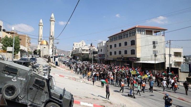 أسفرت المواجهات بين شبان فلسطينيين وقوات الاحتلال في حوارة عن إصابة 51 شخصًا – وسائل التواصل.