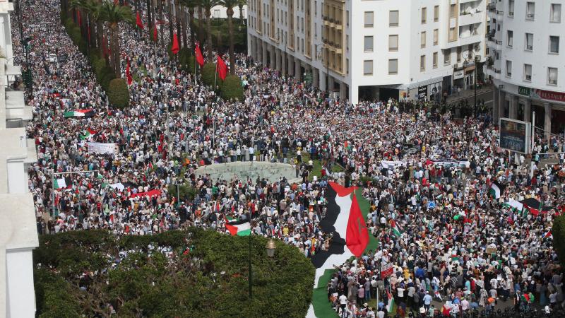 تظاهر عشرات الآلاف من المغاربة في مسيرة احتجاجية دعما لفلسطين - الأناضول