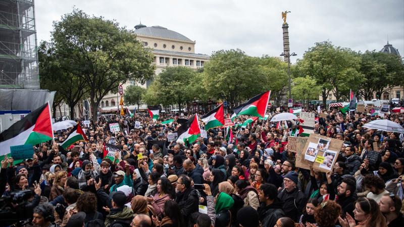 شارك آلاف الأشخاص في باريس في نظاهرة دعمًا للشعب الفلسطيني