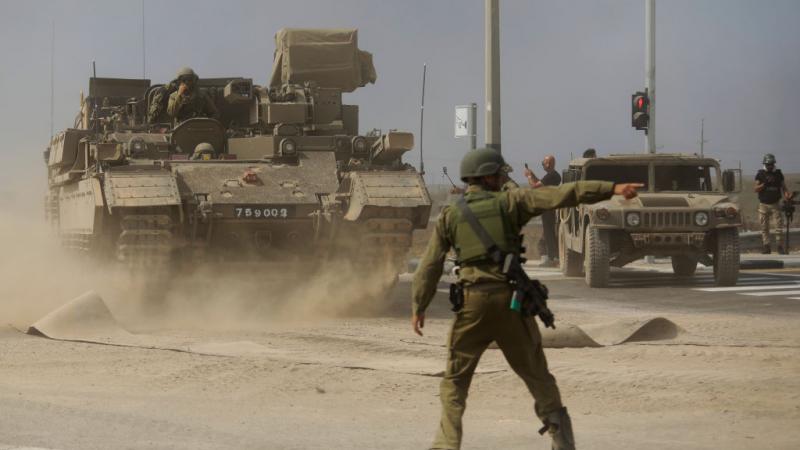 تحشد إسرائيل قوات كبيرة على الحدود مع لبنان تحسبا لهجمات حزب الله