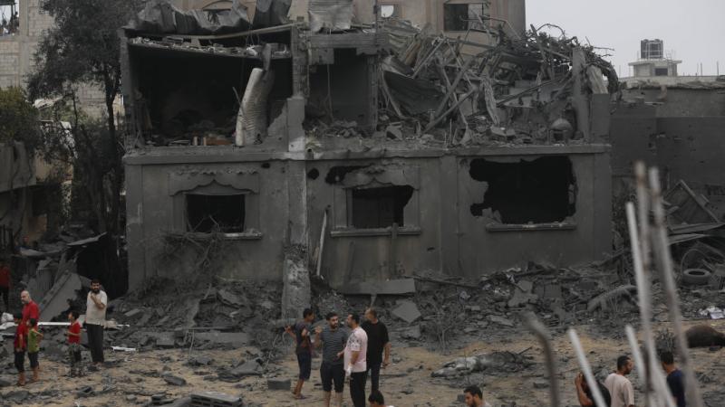 يتعرض قطاع غزة لقصف إسرائيلي ليلي عنيف منذ الجمعة