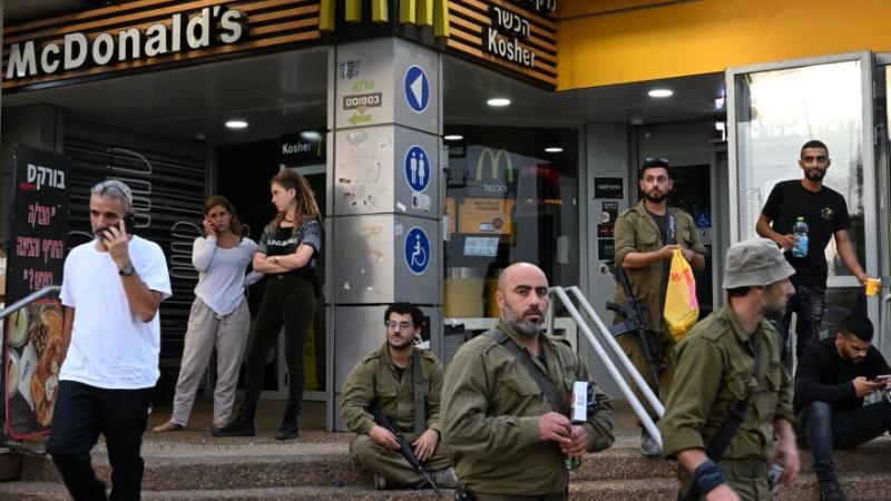 معظم الشركات والمطاعم الأميركية العالمية تظهر دعمها للاحتلال الإسرائيلي في عدوانه على غزة – موقع "تروث إنترناشيونال"