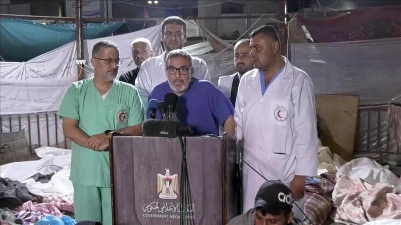 الجراح غسان أبو ستة خلال المؤتمر الصحافي عقب مجزرة مستشفى المعمداني – الأناضول