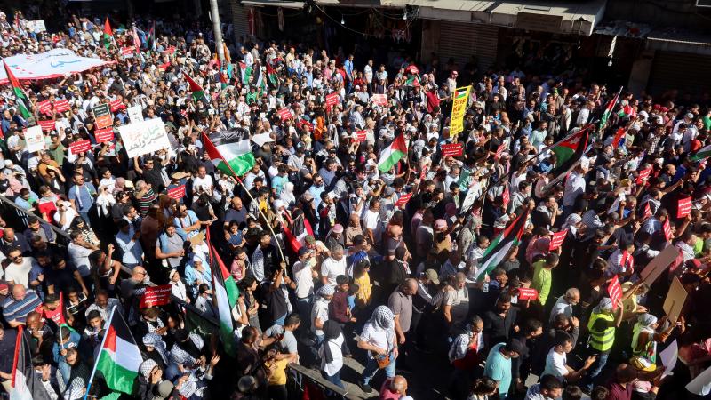 جانب من التظاهرة في العاصمة الأردنية عمان اليوم 