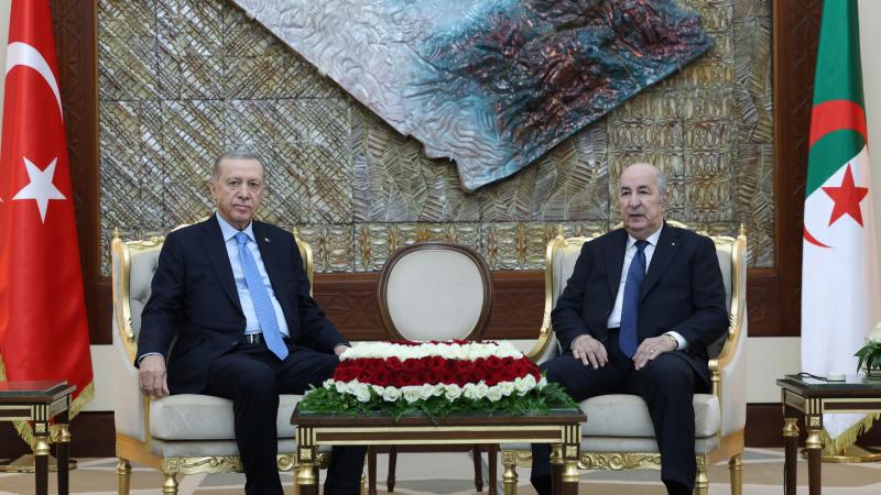 أكد أردوغان من الجزائر أنه لا يمكن تأسيس استقرار وسلام دائم في المنطقة دون التوصل إلى حل سياسي عادل للقضية الفلسطينية - رويترز