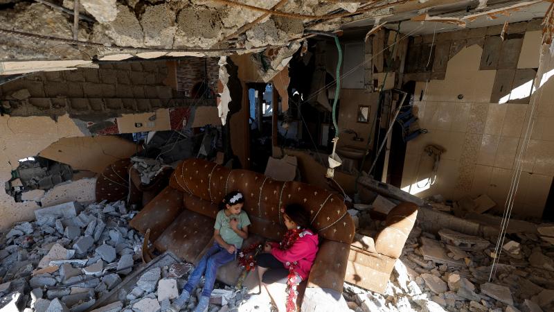 أكد مدير مكتب الإعلام الحكومي في غزة أن جيش الاحتلال دمر أكثر من 60% من المنازل والوحدات السكنية في القطاع - رويترز