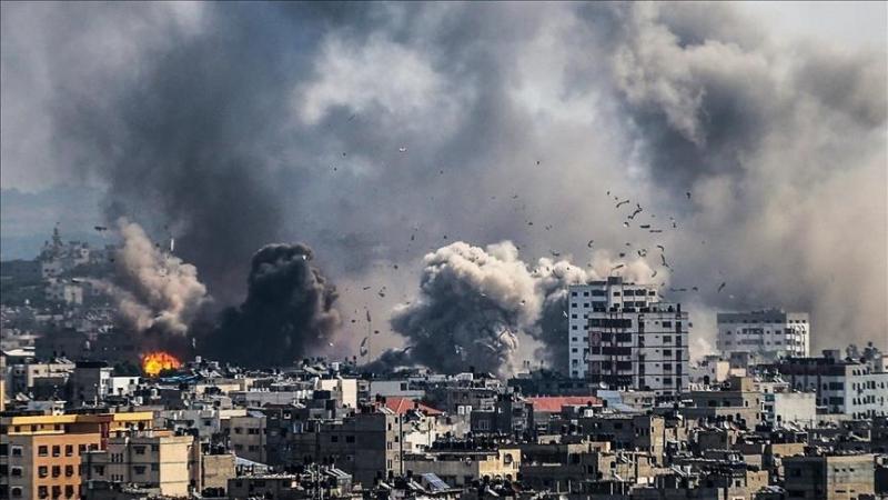 قصفت قوات الاحتلال مخيم جباليا وأحياء في المناطق الغربية من مدينة غزة في اليوم الـ38 من العدوان على غزة- الأناضول