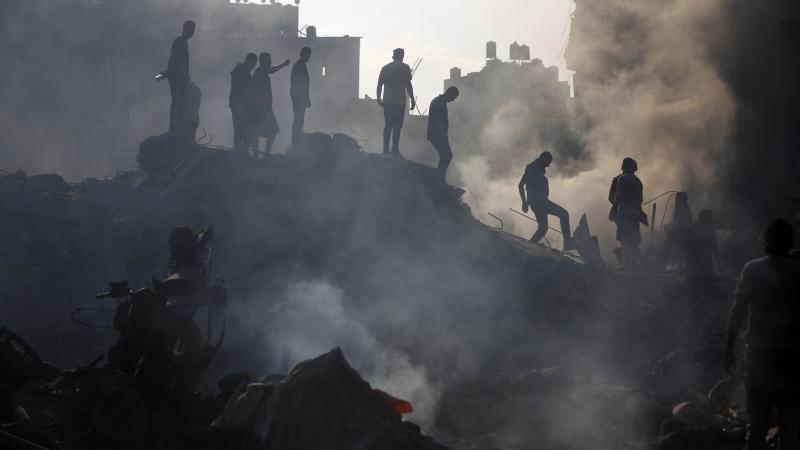 يقول المرصد الأورومتوسطي لحقوق الإنسان إن ما سقط على قطاع غزة من متفجرات يعادل قنبلتين نوويتين - الأناضول