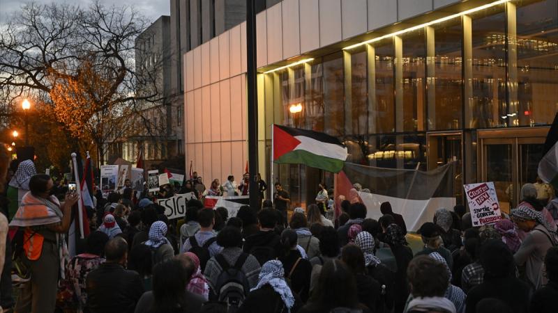 تحرك أمام وزارة الخارجية الأميركية في واشنطن للمطالبة بوقف إطلاق النار في غزة- الأناضول