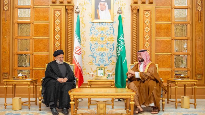 ولي العهد السعودي الأمير محمد بن سلمان والرئيس الإيراني إبراهيم رئيسي - وكالة واس