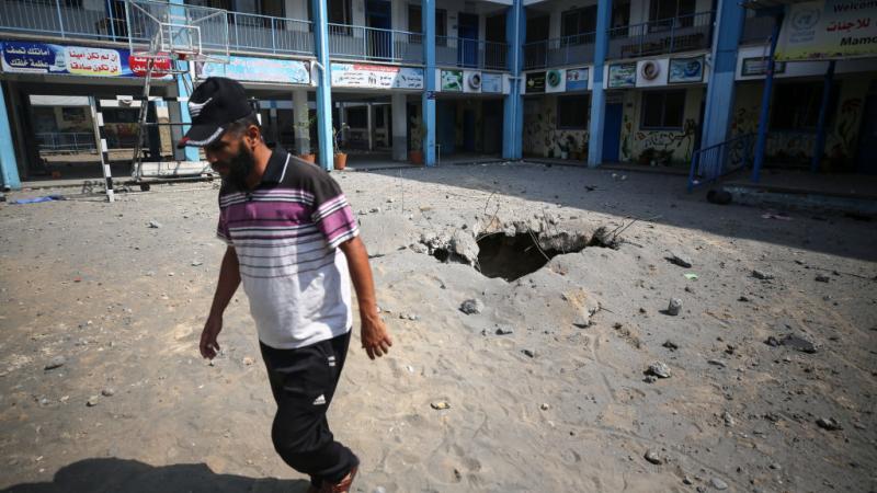 أفادت مصادر محلية أن الاحتلال استهدف مدرسة أسامة بن زيد التابعة للأونروا بصورة مباشرة -