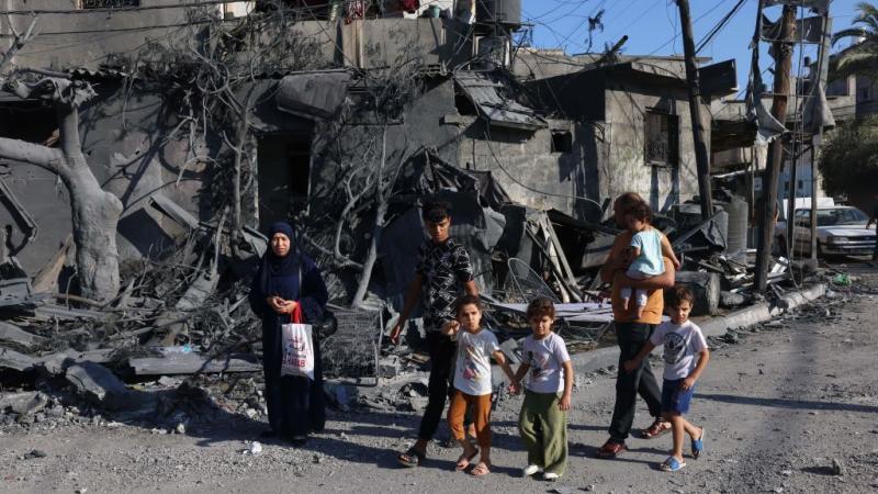 يضغط الاحتلال الإسرائيلي على سكان شمالي قطاع غزة