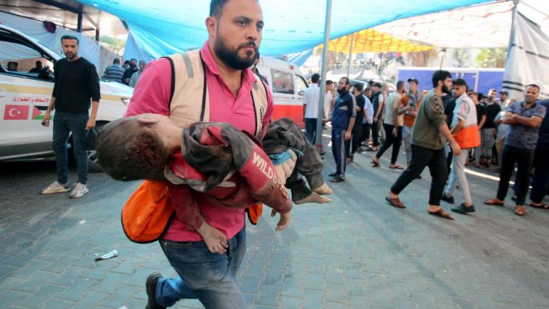 يواصل الجيش الإسرائيلي قصف عدد من المستشفيات في قطاع غزة بشكل مكثف