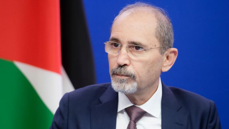 شدد وزير الخارجية الأردني على أن الأولويات للتعامل مع ما يشهده قطاع غزة هي وقف الحرب