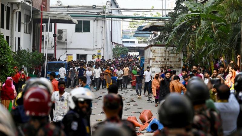 وجهت الشرطة وجهت اتهامات إلى 11 ألف شخص مجهولي الهوية في أعقاب الهجوم على مصنع توسوكا للملابس في بنغلادش