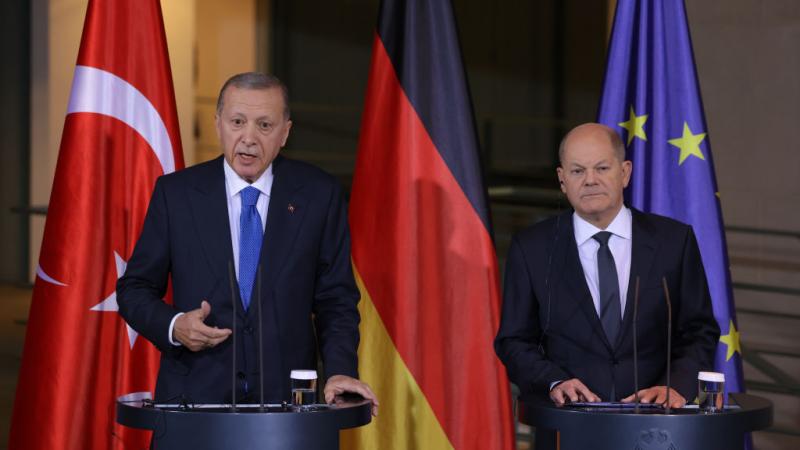 الرئيس التركيب رجب طيب أردوغان خلال مؤتمر صحافي مشترك مع المستشار الألماني أولاف شولتس