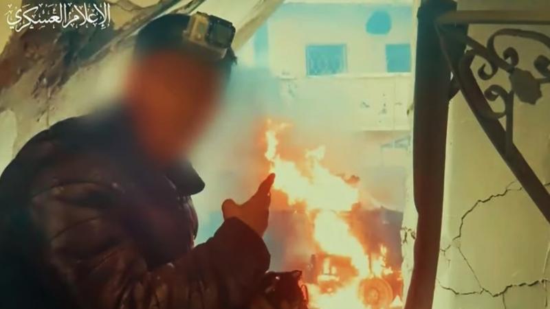 مقاتل يهدي تدمير دبابة إسرائيلية إلى قائد كتيبة الشجاعية في كتائب القسام الشهيد وسام فرحات 